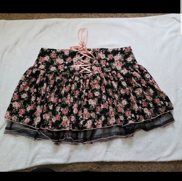 Floral Lace Up Skirt - Picture 5 of 6